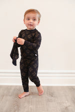 Load image into Gallery viewer, Fleur de lis 2 Piece Bamboo Pajama Set
